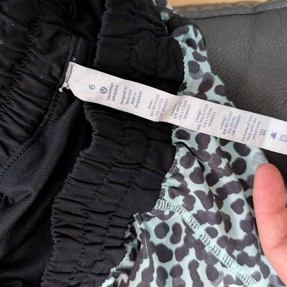 lululemon athletica Tracker Shorts Size 6 Blue Black Lined Gym Fitness Yoga - Picture 7 of 7